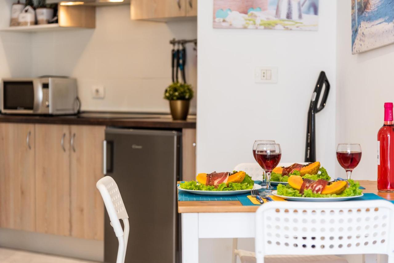 211 Cristianos First Sea Line, Swimming Pool Apartment
